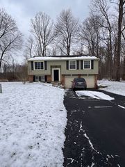 300 Pegotty Ct NE, Warren, OH 44484