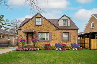 7246 N  Olcott Ave, Chicago, IL 60631
