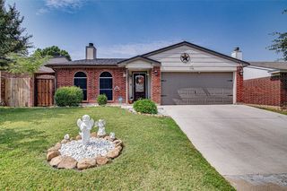 514 Hollyberry Dr, Mansfield, TX 76063