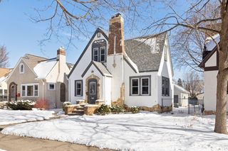 1516 Arona St, Saint Paul, MN 55108