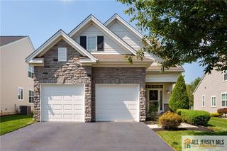 30 Constitution Dr, Monroe Township, NJ 08831