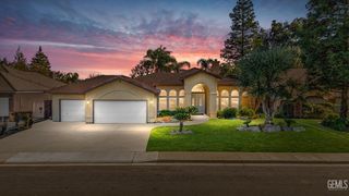 1012 Coyote Springs Dr, Bakersfield, CA 93312