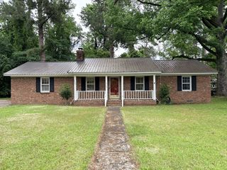 512 E  Moore St, Olanta, SC 29114