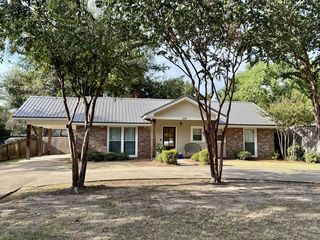 1104 Deering St, Cleveland, MS 38732