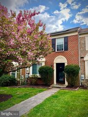 22 Carters Rock Ct, Catonsville, MD 21228