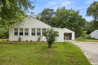 1487 Spring Bay Rd, East Peoria, IL 61611