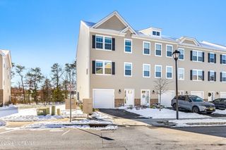 51 Melanie Way #301, Manahawkin, NJ 08050