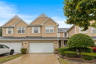 203 Westminster Dr, Bloomingdale, IL 60108