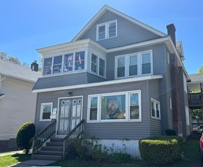 7 Glendell Ter, Springfield, MA 01108