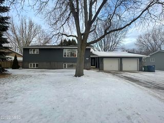 14 16th St SE, Watertown, SD 57201