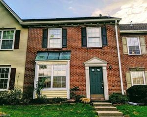 6 Townsend Ct, Franklin Park, NJ 08823