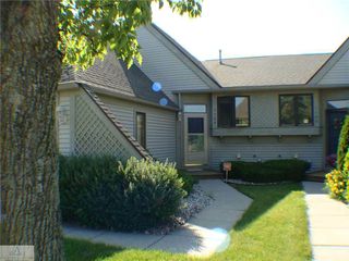 1104 Dillon Cir, Lansing, MI 48917