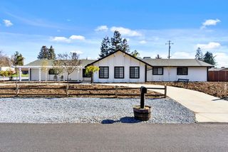 12105 Trieste Dr, Madera, CA 93636