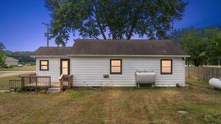75 4th St, Plainwell, MI 49080