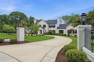 4 Warridge Dr, Saint Louis, MO 63124