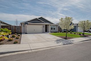 7590 27th St, White City, OR 97503