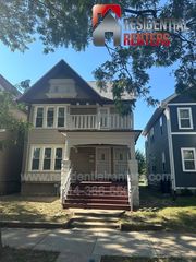3027 N  6th St, Milwaukee, WI 53212