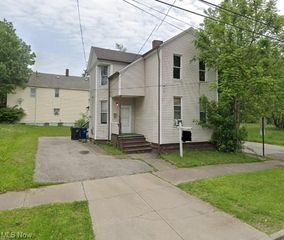 2903 E 61st St, Cleveland, OH 44127