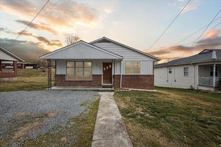 409 Crescent Dr, Glade Spring, VA 24340