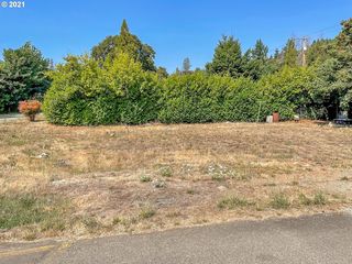 110 Byron St, Canyonville, OR 97417