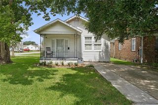 900 Ridgelake Dr, Metairie, LA 70001