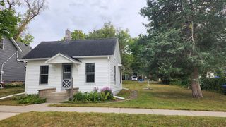 215 Park St W, Cannon Falls, MN 55009