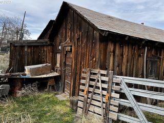 324 SE High St, Mitchell, OR 97750