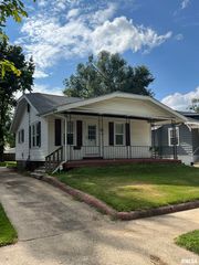 2423 Yale Blvd, Springfield, IL 62703