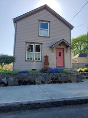 217 NE Ione St, Camas, WA 98607