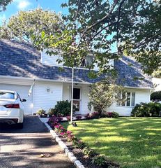 17 Radburn Drive, Farmingville, NY 11738