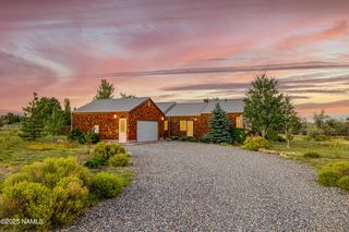 8135 Masters Ln, Flagstaff, AZ 86004