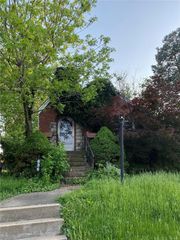 636 Bellsworth Dr, Saint Louis, MO 63125
