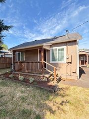 635 S  14th St, Cottage Grove, OR 97424