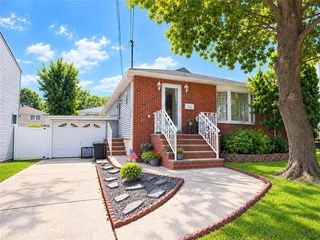 22 Pacific Ave, Staten Island, NY 10312