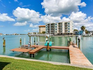 210 Dolphin Point #B, Clearwater, FL 33767