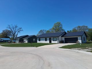 102 Circle Dr, Lenox, IA 50851