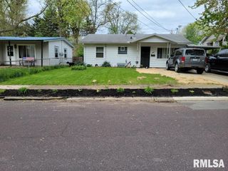 1327 Fenley St, Pekin, IL 61554