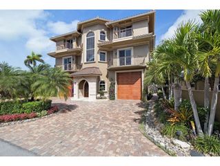 W, Naples, FL 34113