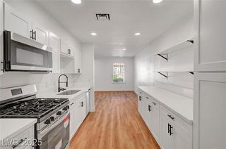3907 Torsby Pl, Paradise, NV 89119