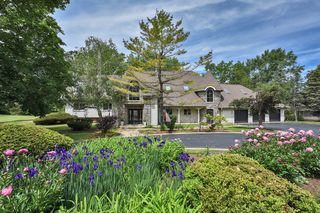 144 Highland Rd, Inverness, IL 60067