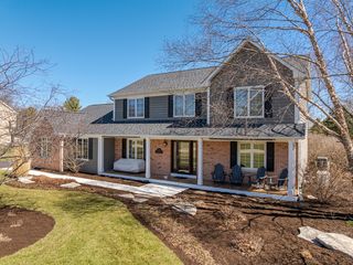 7N795 Cloverfield Cir, St Charles, IL 60175