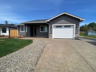 420 SE 1st St, Oakland, OR 97462