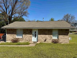 502 W  4th St, Mount Pleasant, TX 75455