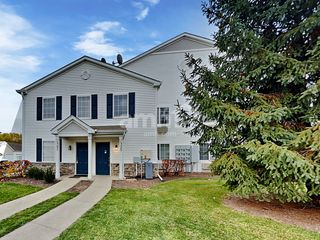 1323 Silverstone Dr, Carpentersville, IL 60110
