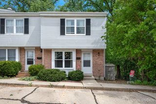 215 N  Washington St #F, Wheaton, IL 60187