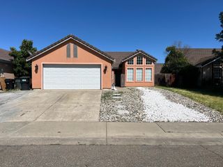 8013 Parkgate Way, Sacramento, CA 95828
