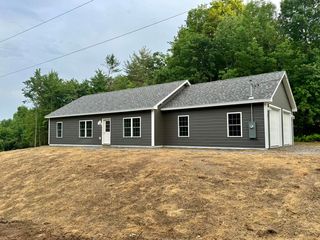 12 Moonlight Drive, Sabattus, ME 04280