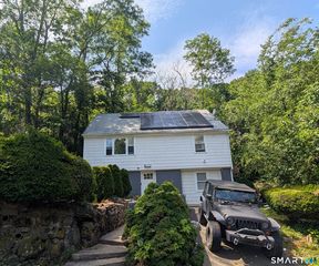 116 Rainbow Road, Bridgeport, CT 06606