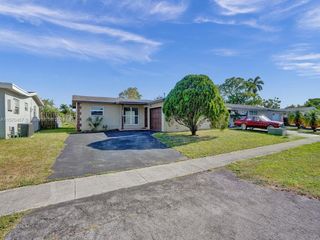 8550 NW 27th Pl, Fort Lauderdale, FL 33322