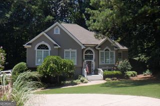 1043 Regency Dr, Acworth, GA 30102